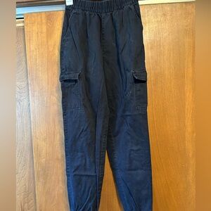 H & M black cargo pants. Size xs.